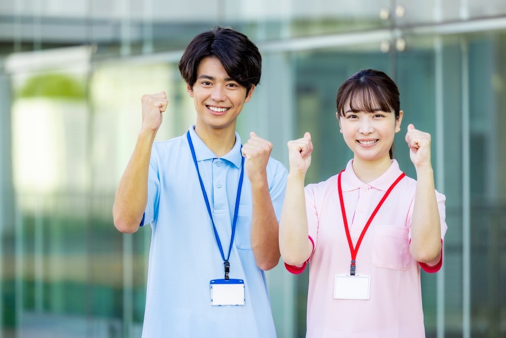男性と女性のスタッフ